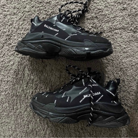 BALENCIAGA TRIPLE S’s LOGO ALL OVER - Picture 1 of 6